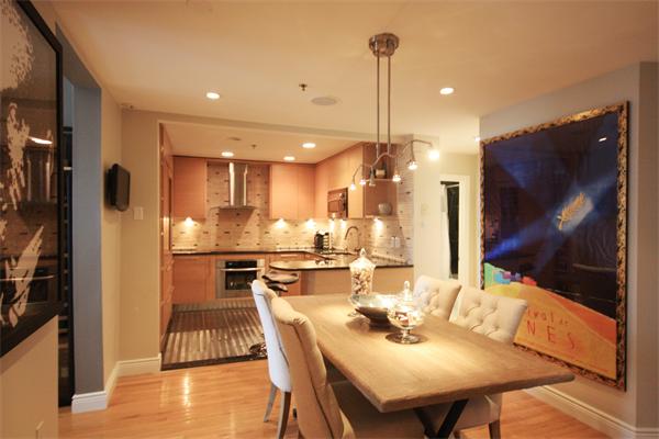 4 CHARLESGATE EAST Unit 204