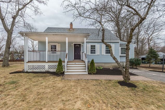 41 Brentwood Road Woburn, MA House Sold - Photo 1 of 33. Opens carousel modal