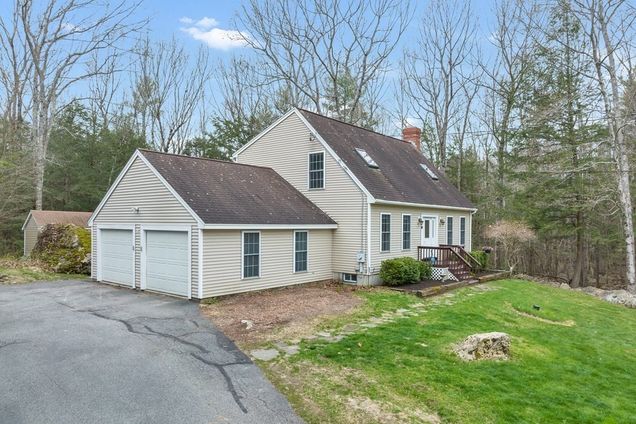 39 Highland Ridge Road Barrington, NH House Sold - Photo 1 of 42. Opens carousel modal