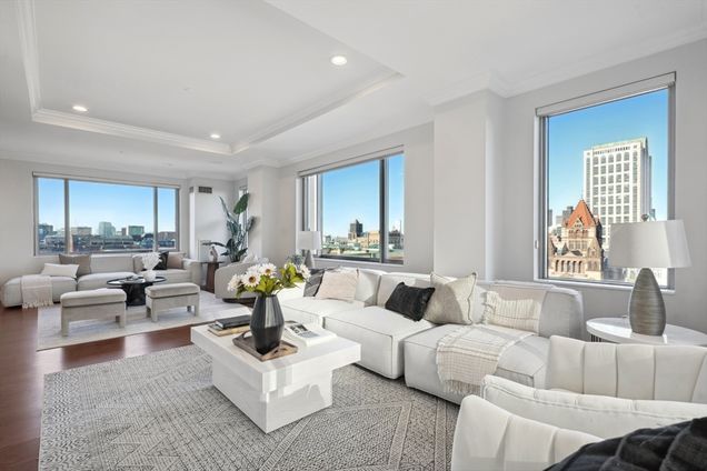 1 Huntington Ave Unit 901