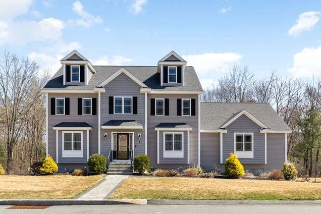 7 Fieldstone Ln Billerica, MA House Sold - Photo 1 of 36. Opens carousel modal