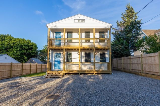 18 Beach St Plymouth, MA Multifamily Active - Photo 1 of 41. Opens carousel modal