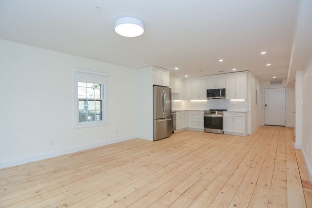 9 State St. Unit 6 Marblehead, MA Apartment Active - Photo 1 of 28. Opens carousel modal