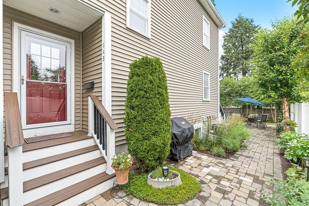 143 Waverley St Unit 143