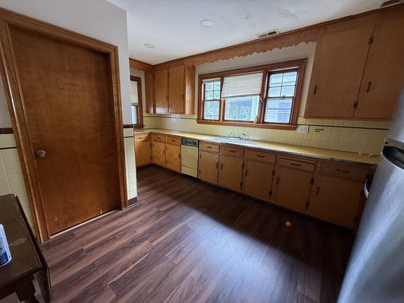 1706 North Shore Unit 2 Revere, MA Apartment Active - Photo 1 of 6. Opens carousel modal