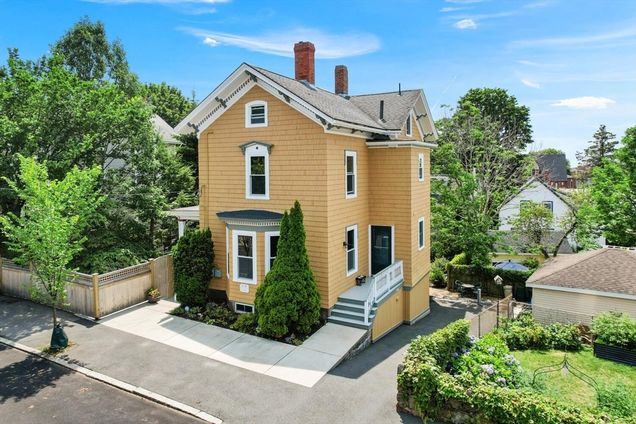 7 Rockland Street