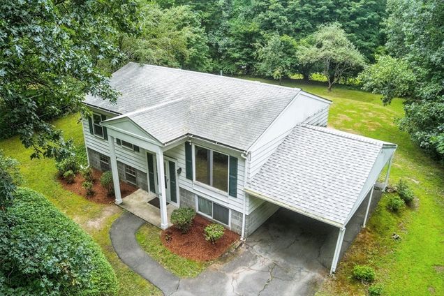 112 Leverett Rd