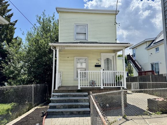 1001 Winthrop Ave