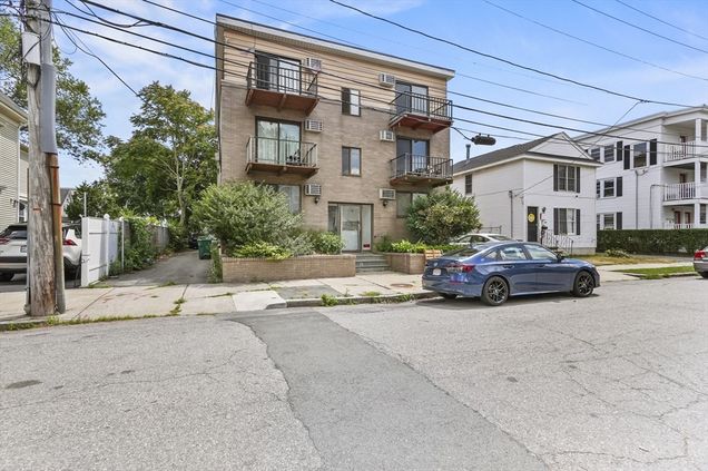 10 16 Stephen Street Unit 1