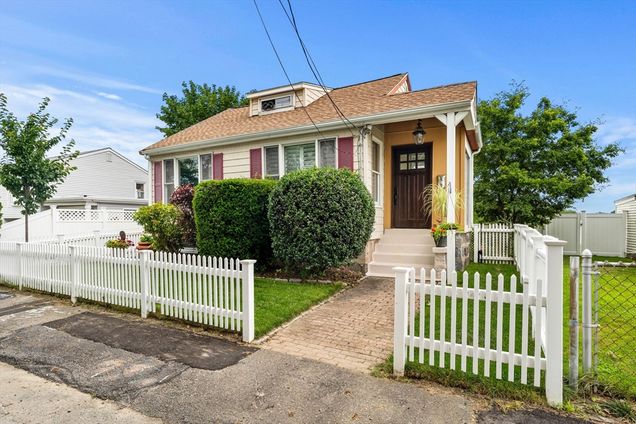 20 Lind Street Quincy, MA House Active - Photo 1 of 34. Opens carousel modal