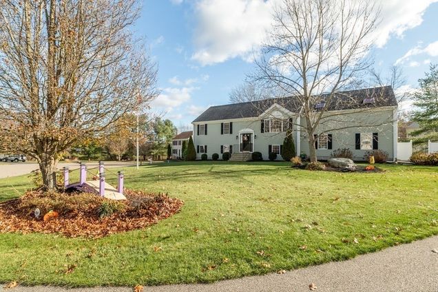 8 Powhattan Dr
