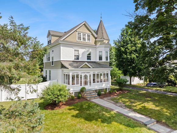 281 N Main St