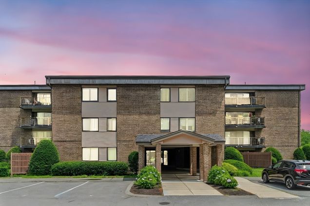 1 Ledgewood Way Unit 5 Peabody, MA Condo Active - Photo 1 of 27. Opens carousel modal