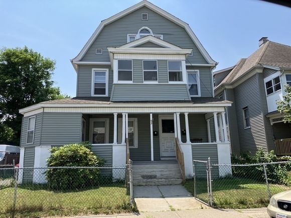 33 Hawthorne St Springfield, MA Multifamily Active - Photo 1 of 18. Opens carousel modal