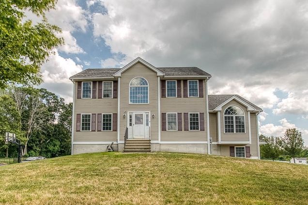 9 Cart Path Road Dracut, MA House Active - Photo 1 of 34. Opens carousel modal