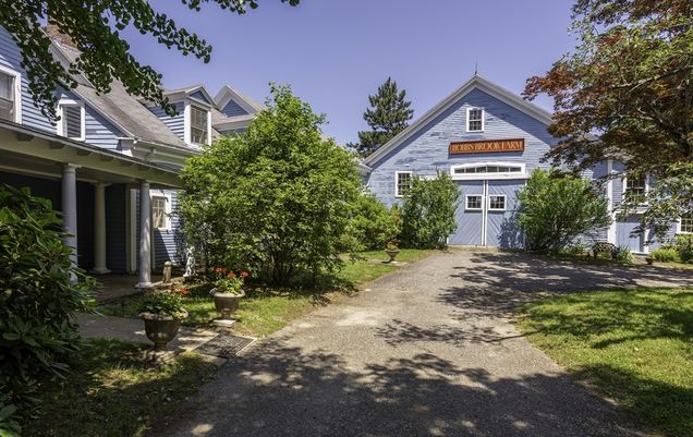10 Reiling Pond Rd Lincoln, MA House Active - Photo 1 of 24. Opens carousel modal