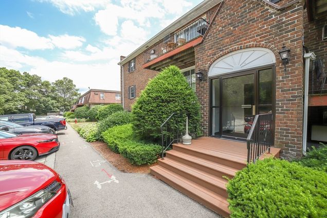 10 Williamsburg Ct Unit 3