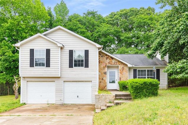 402 Leslie Court Mcdonough, GA House Active - Photo 1 of 19. Opens carousel modal