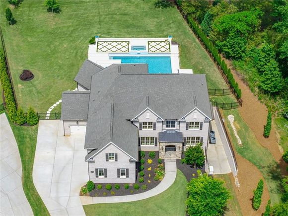 2535 Lake View Court