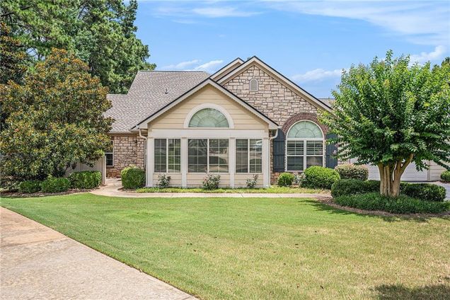 221 Fenwick Circle