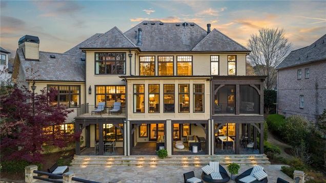 1125 Lake Shore Overlook