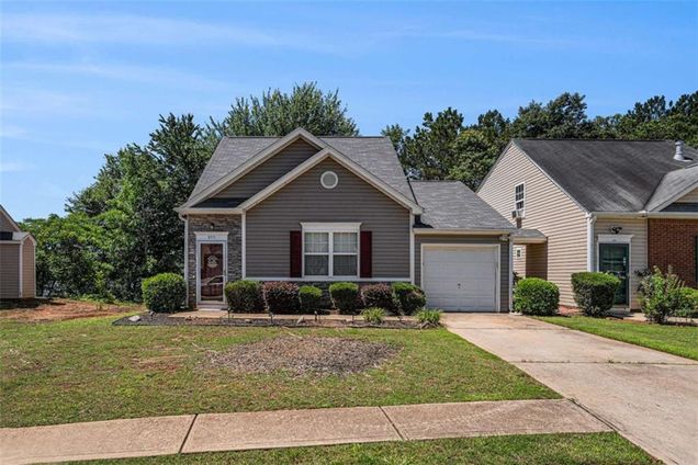 855 Lakeside Circle
