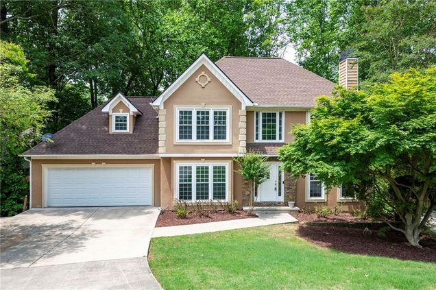 313 Clubhouse Court NW