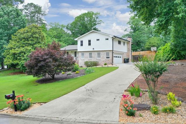 281 Lakeshore Drive NE