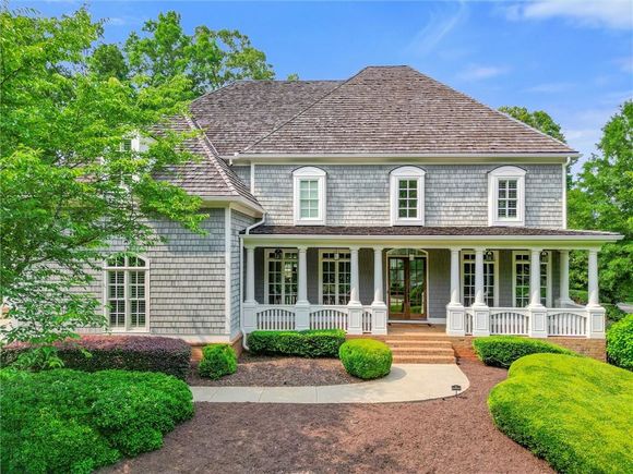 900 Crabapple Hill