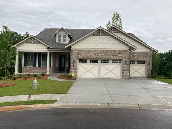 272 Silver Court