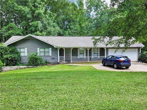 195 Lakeside Drive