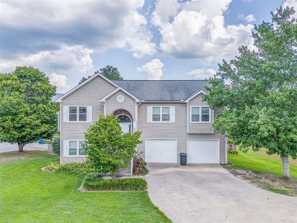 30 NE Moriah Way Way NE