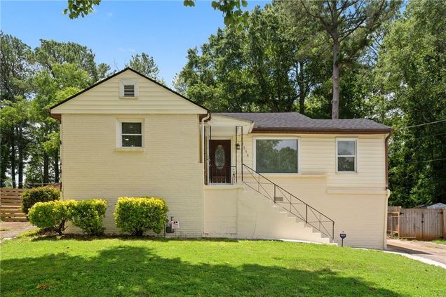 1338 Montreat Avenue SW Atlanta, GA House Active - Photo 1 of 12. Opens carousel modal