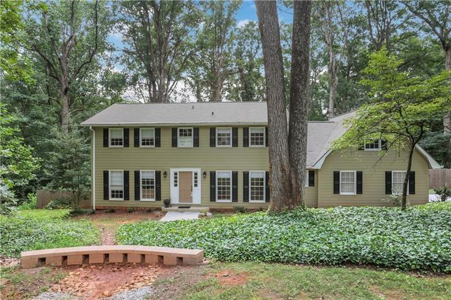 2225 Mountain Creek Drive