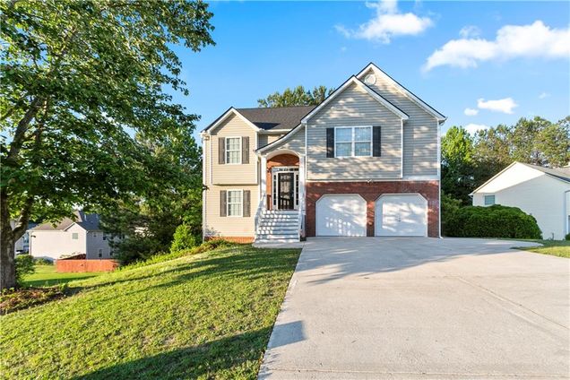 1460 Wynsong Court Douglasville, GA House Active - Photo 1 of 30. Opens carousel modal