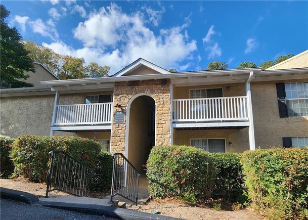 3120 Seven Pines Court Unit 303 Atlanta, GA Condo Active - Photo 1 of 18. Opens carousel modal