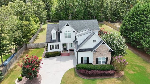 12 Thunder Hawk Lane NE