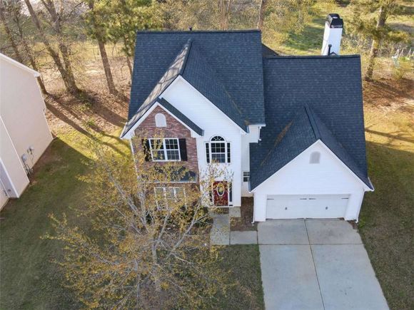 910 Lakeside Court