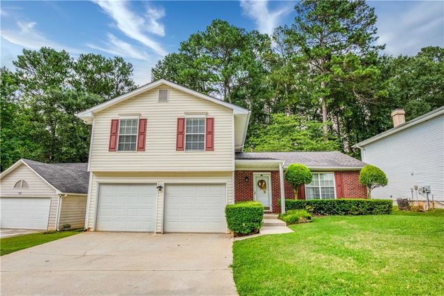 709 Kilkenny Circle Lithonia, GA House Active - Photo 1 of 38. Opens carousel modal