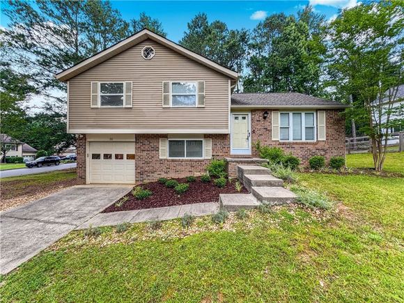 100 Roswell Farms Court Roswell, GA House Active - Photo 1 of 24. Opens carousel modal