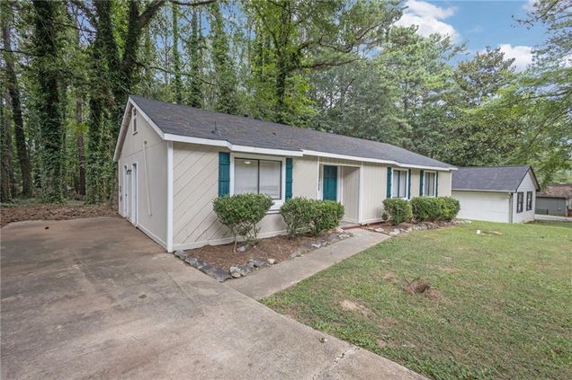 59 Burnham Circle Jonesboro, GA House Active - Photo 1 of 37. Opens carousel modal