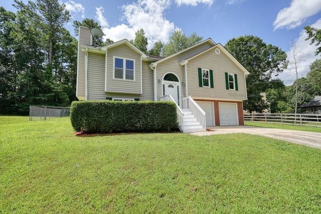 54 Crestwood Drive Dallas, GA House Active - Photo 1 of 25. Opens carousel modal