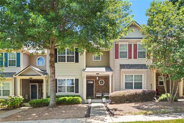 2449 Suwanee Pointe Drive