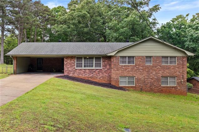 4433 Lake Forest Drive