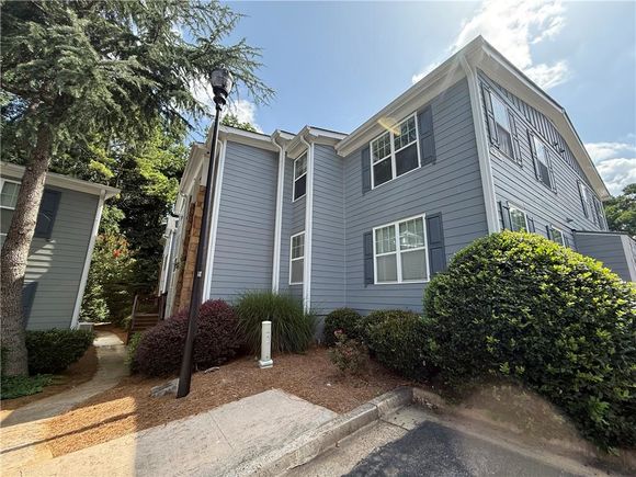 704 Madison Lane SE