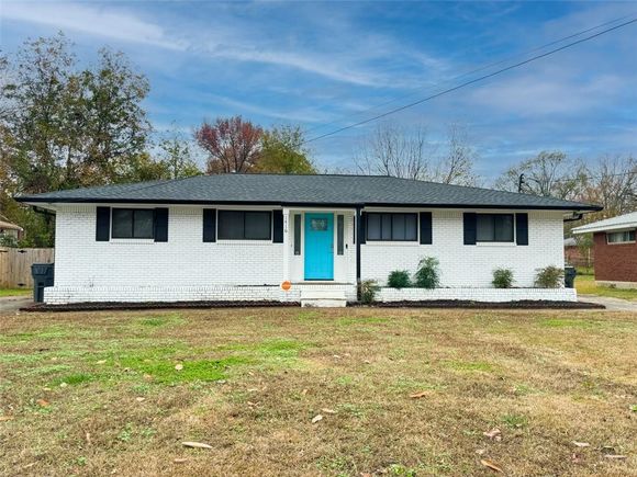 1416 Vesta Avenue Atlanta, GA Multifamily Active - Photo 1 of 16. Opens carousel modal