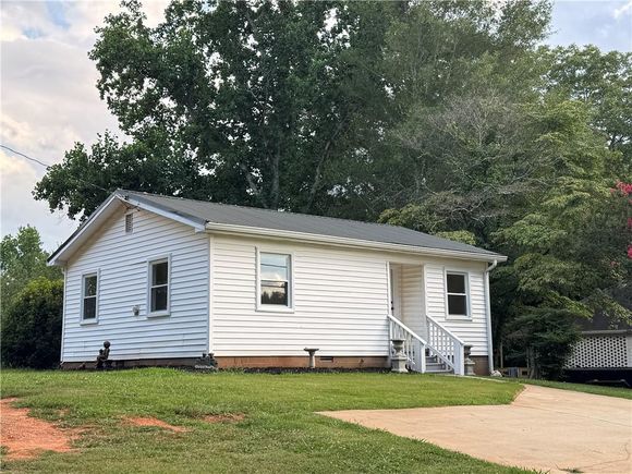 516 Kelly Mill Road Cumming, GA House Active - Photo 1 of 27. Opens carousel modal