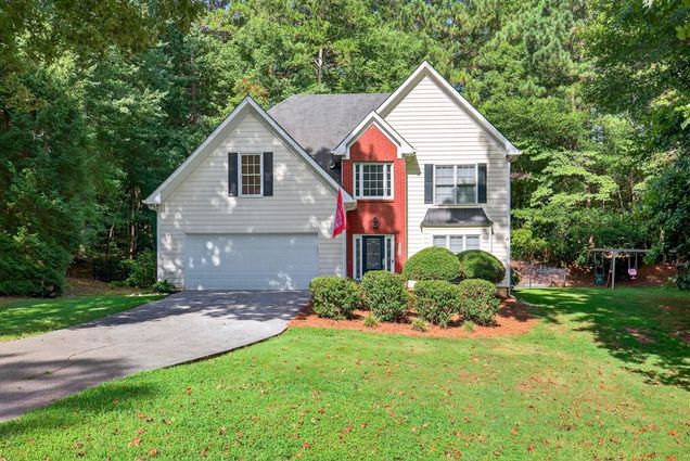 5414 Forest Ridge Drive Loganville, GA House Active - Photo 1 of 27. Opens carousel modal