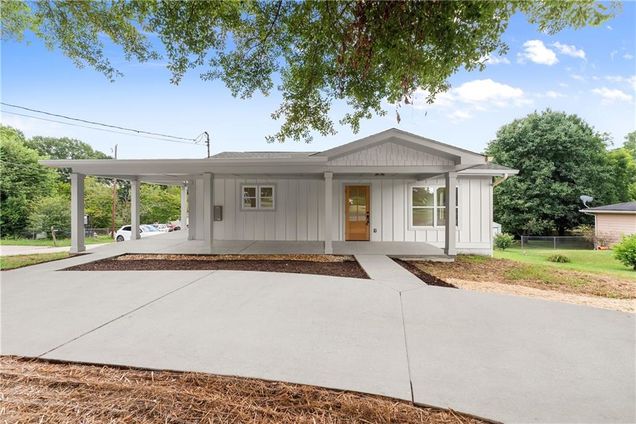 3604 E Bolding Flowery Branch, GA House Active - Photo 1 of 47. Opens carousel modal