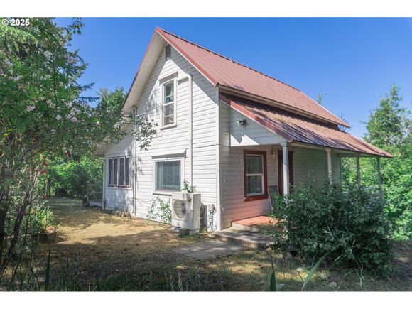 86701 Franklin Blvd Eugene, OR House Active - Photo 1 of 32. Opens carousel modal